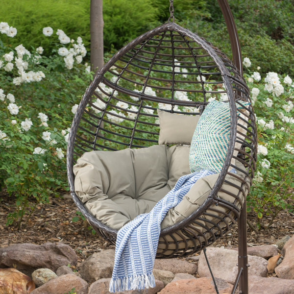 Swinging best sale patio chairs